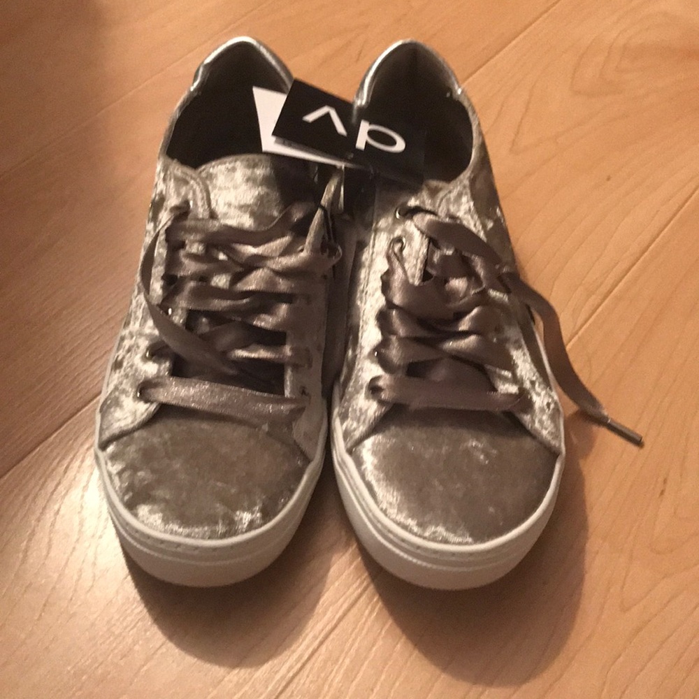 Velvet shoes